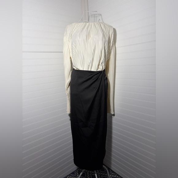 Donna Karan Dresses & Skirts - Donna Karan Black Midi Skirt